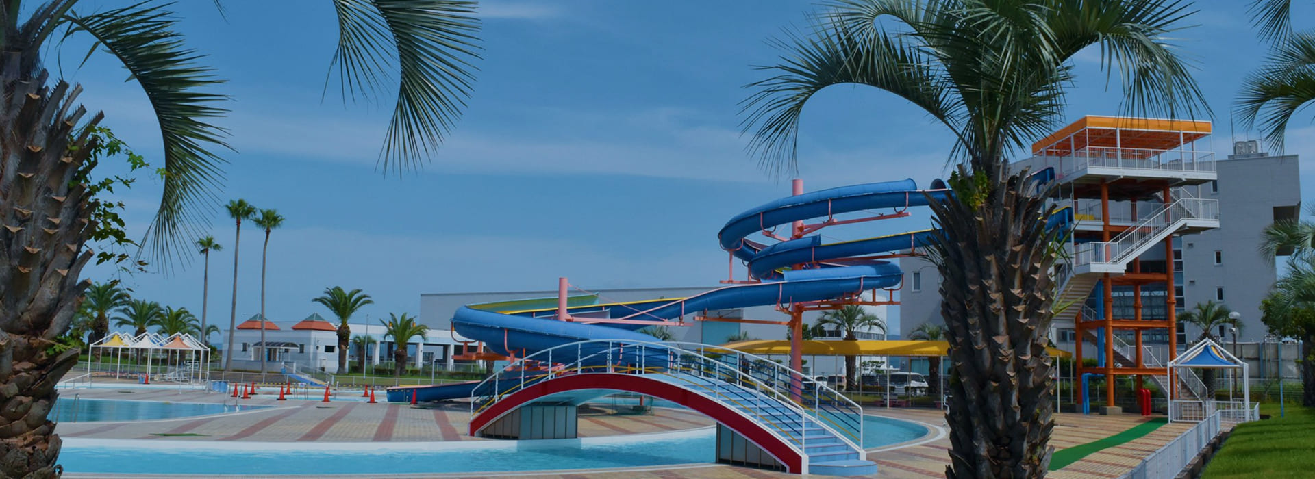 写真：屋外レジャープール